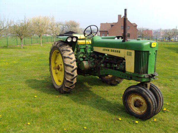 John Deere 530