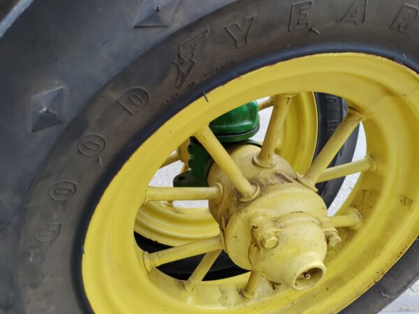 JOHN DEERE A unstyled