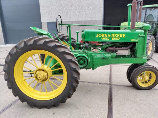 JOHN DEERE A, non styled,