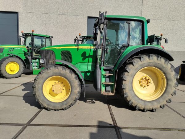 John Deere 6920