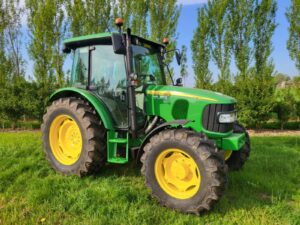 John Deere 5720, 80pk, 5265u, banden als nieuw tractor is in nieuwstaat. John Deere 5720, 80cv, 5265h, pneus comme neufs, tracteur dans un état neuf