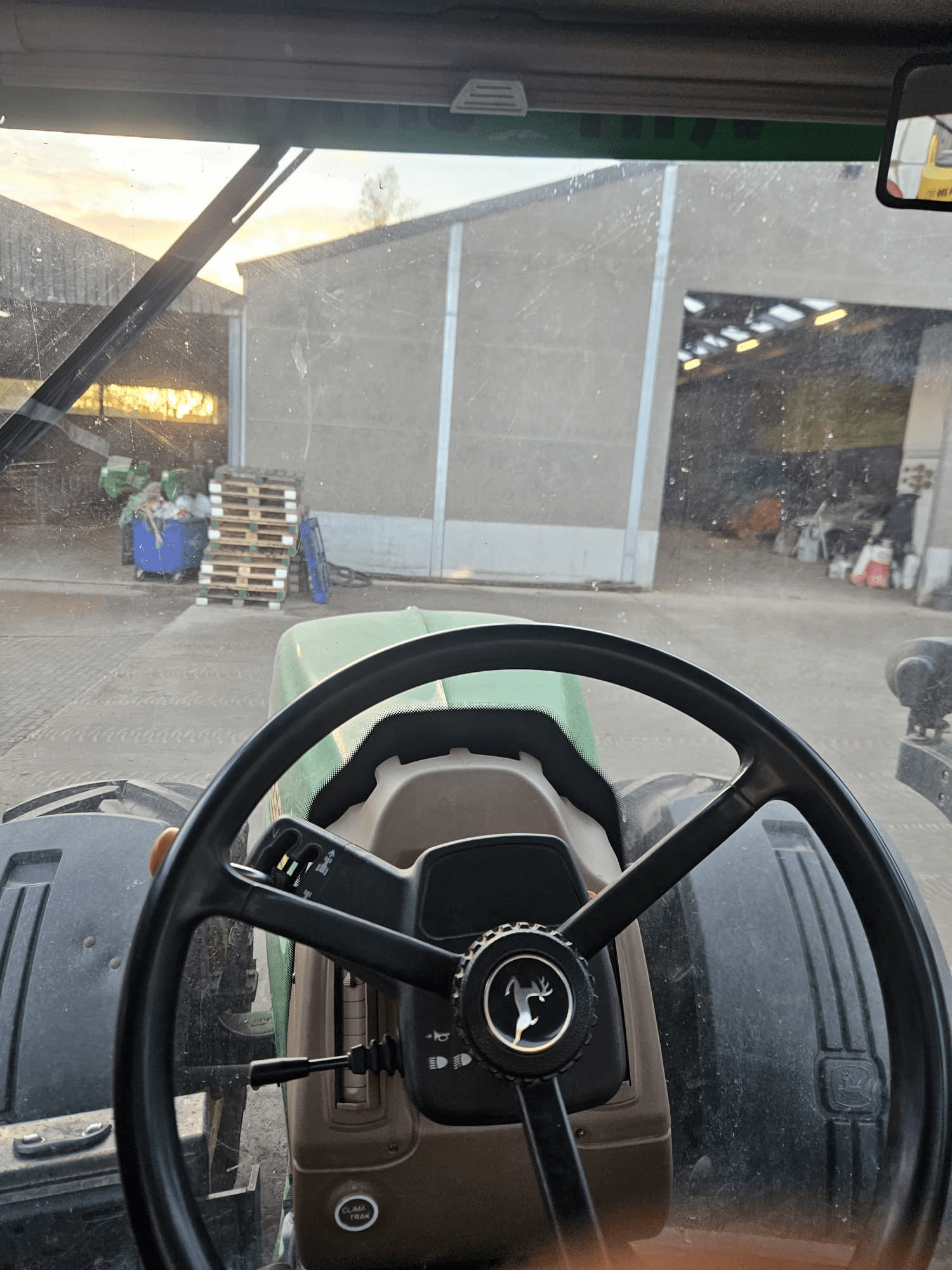 JOHN DEERE 7920 – Image 7