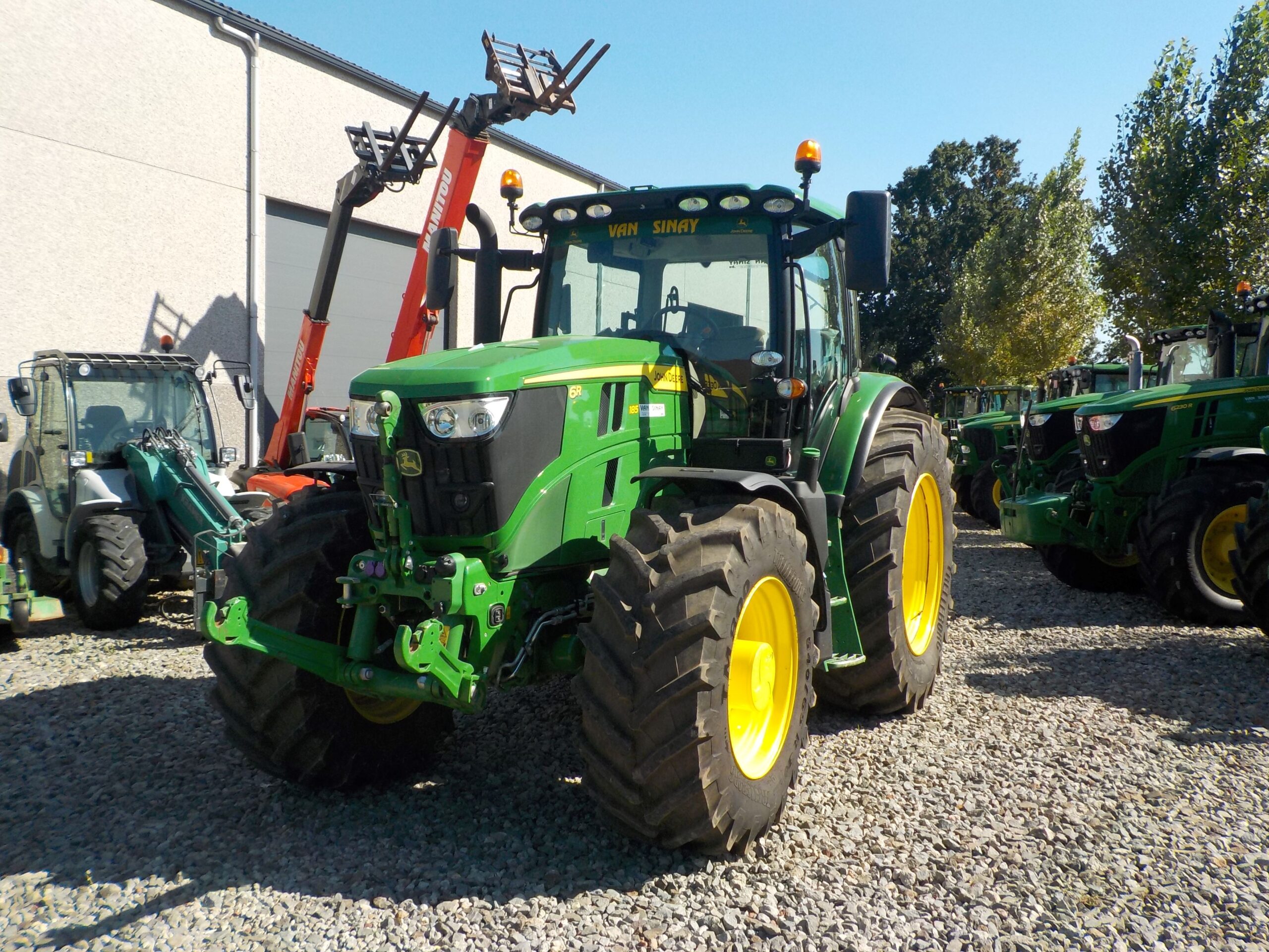Van Sinay | Tractoren John Deere | Wanneer u kwalitatieve machines wenst te kopen. 